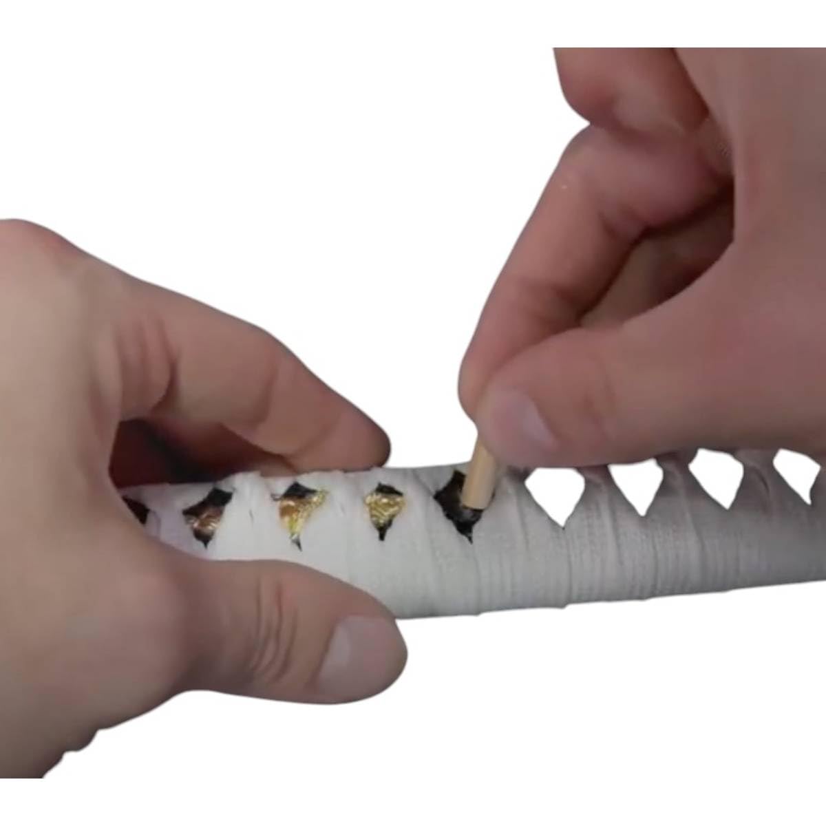 Kit di manutenzione e pulizia per Katana in scatola di legno – Include Choji Abura, Uchiko, Mekugi in bambù, Mekugi-Nuki, Nuguigami – Pulizia e cura tradizionali per spade Samurai