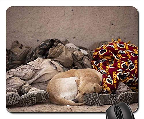 Preisvergleich Produktbild Mauspads - Militärsoldaten, die Rest-Hundehund schlafen