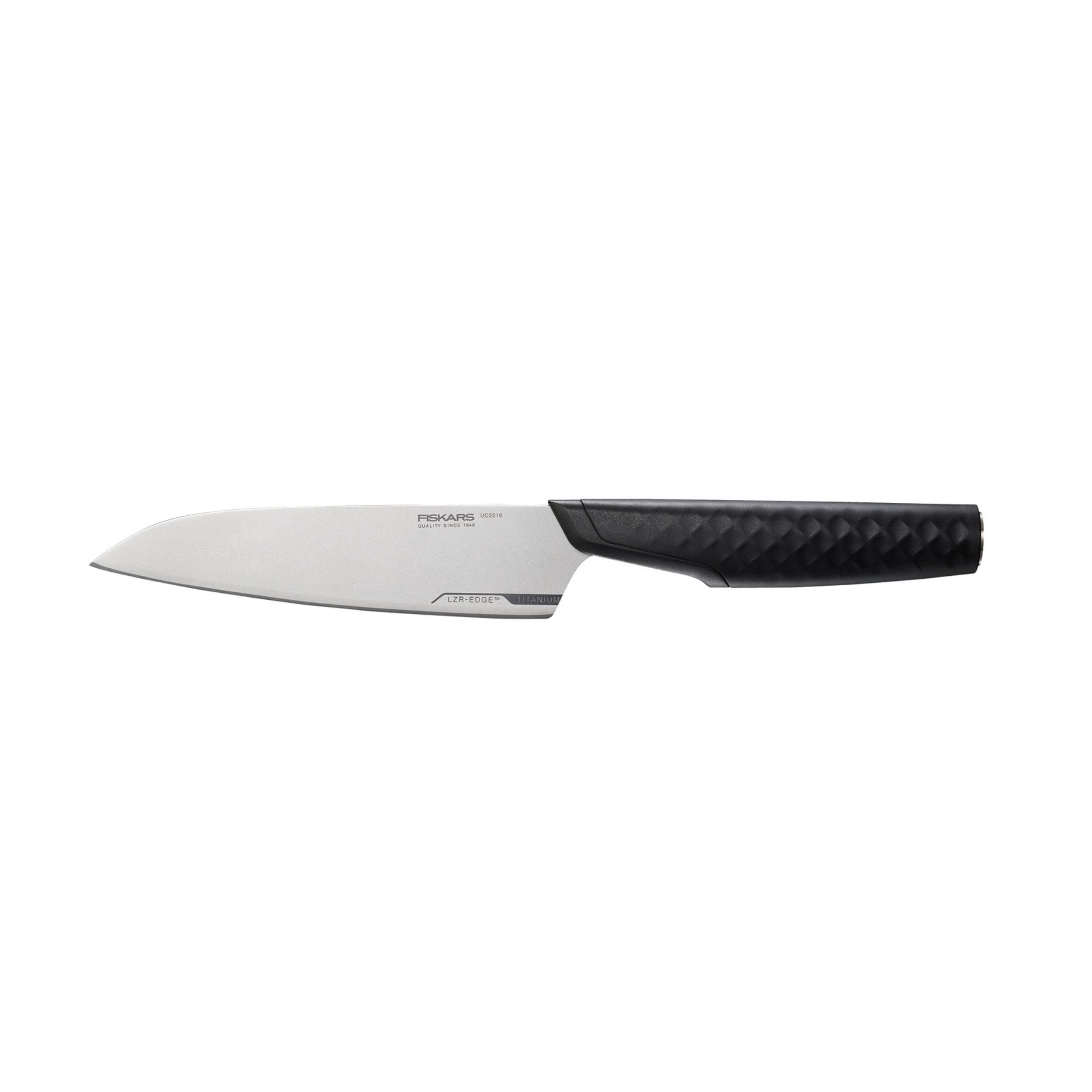 Fiskars Taiten Titan-Kochmesser, Klingenlänge 13 cm, Kleines, ultraleichtes Universalmesser mit LZR-EDGE-Technologie für 4x längere Schärfe, Ergonomischer Griff, Titan, Schwarz, 1066837