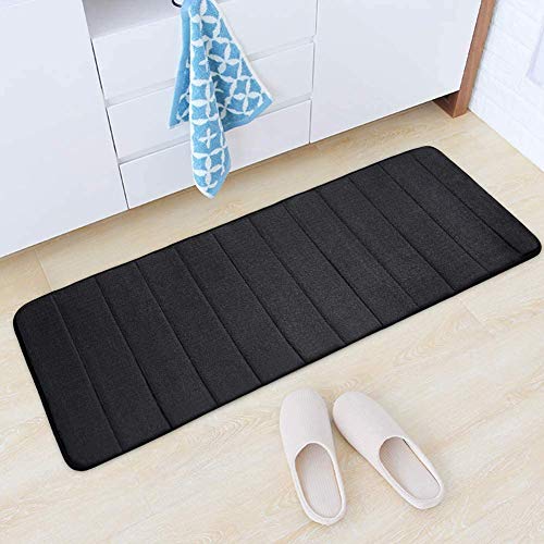 抗菌・防臭・防ダニを施した高密度フランネル生地を使ったキッチンマットです。厚さ15mm低反発ウレタンを採用し、やわらかなクッション性と防音効果が高くなっています。長時間キッチンに立っていても、クッションのおかげで、足腰への負担が少なく、足の冷えも軽減してくれるんです。さらに、軽く、扱いやすいので、女性でも洗濯機で丸洗いするのも簡単。