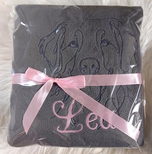 Wuff-Dogsworld Hundedecke mit Portrait Rasse und Namen Bestickt Geschenk Hundebesitzer Welpendecke Decke Hund Welpe Auto Haustier Kuscheldecke 130x170cm waschbar Sofa (grau)