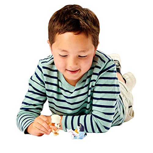 Bluey and Bingo Fancy Restaurant 2 Figure Playset Pack Articulated 2.5 Inch Action Figures Includes Toy Menu and Chef Hat Official Collectable Toy