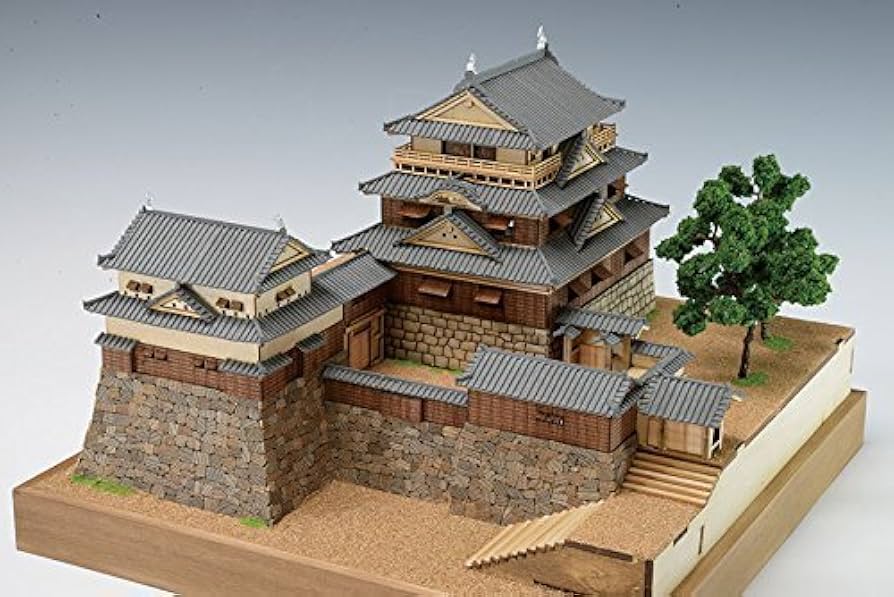 Amazon | ウッディジョー 1/150 松山城 木製模型 組立キット