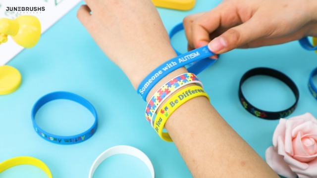 Amazon.com: JUNEBRUSHS 42pcs Autism Awareness Silicone Bracelets