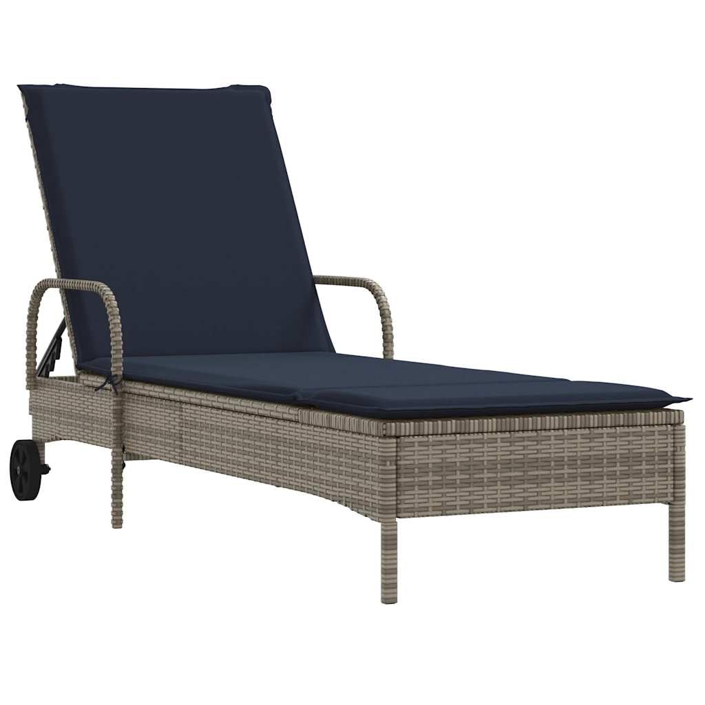 Lettino prendisole con ruote, lettino da giardino in polyrattan con schienale regolabile, sdraio relax per terrazza, cuscino incluso, grigio e blu navy, 200 x 61 cm