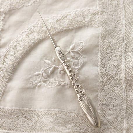 Black Bar anano・porutobonu-rusiri-zu Lily-Of-The-Valley Lace Needle No. 10 79 – 599