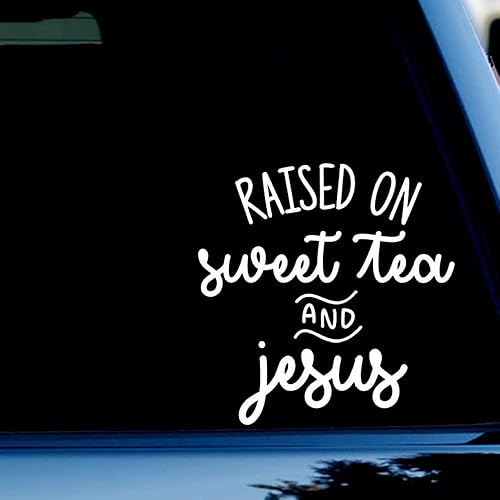 Calcomanías divertidas con texto en inglés "Raised On Sweet Tea and Jesus" para automóvil, camión, ventana, parachoques blanco, 6 pulgadas (ancho)