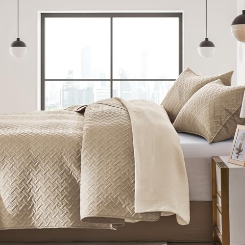 FLYMME Queen Quilt Bedding Set Beige Lightweight Bedspreads Full Size,Soft Microfiber Bed Coverlet for All Season (1 Quilt, 2 Shams) by FLYMME - Used condition - Image 3
