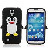 Mit allen nötigen Aussparungen, z.B Aussparung für Aufladung, Kopfhörer und Kamera