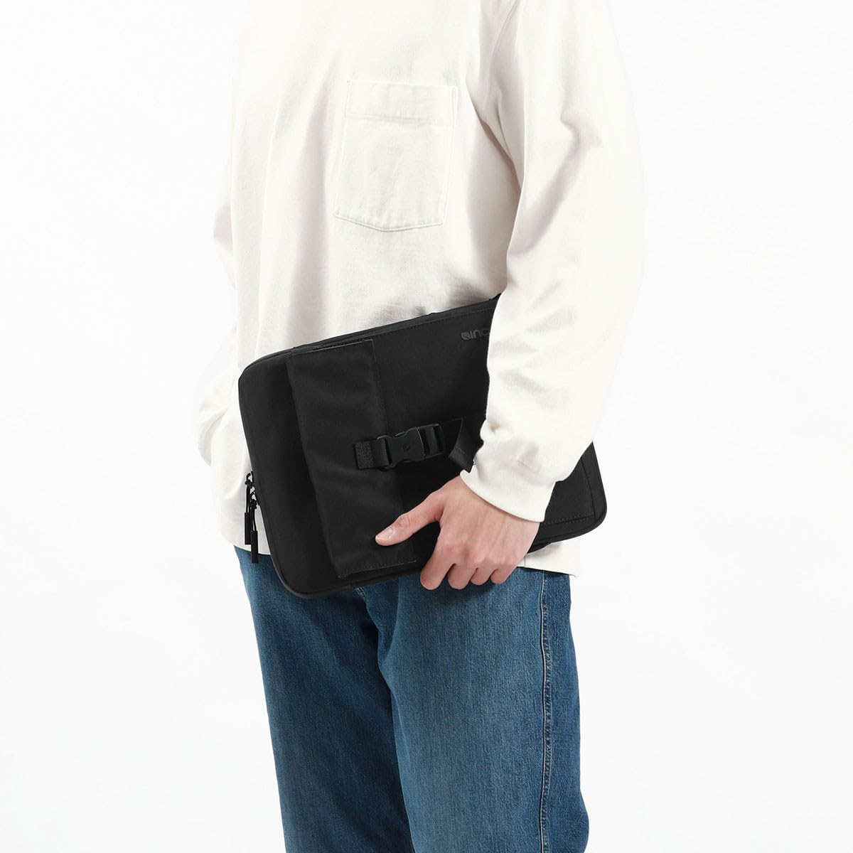 [インケース] Incase ショルダーバッグ PCスリーブ タブレットケース Amazon.co.jp: [インケース] Incase ショルダーバッグ PCスリーブ
