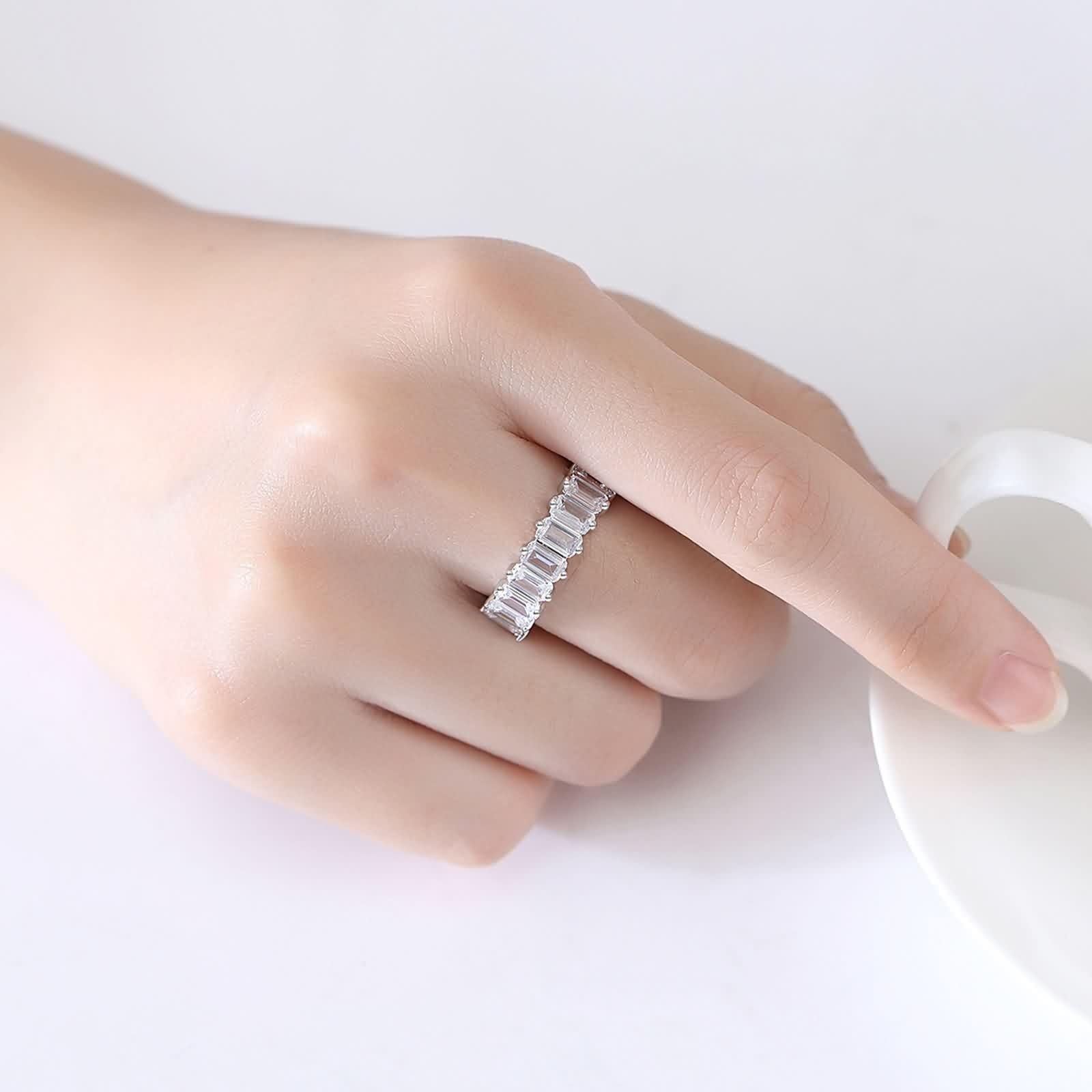 Moissanite pierścionek dla kobiet damskie obrączki ślubne białe złoto 18-karatowy niemetalowy znaczek (tylko moda) prostokąt z cyrkonią sześcienną biały rozmiar H 1/2 moda dla siostry biżuteria na