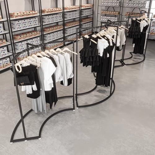 Perchero semicircular negro para evitar ropa arrugada en tiendas 6