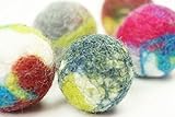 Katzenspielzeug aus Schafwolle - gefilzte Spielbälle