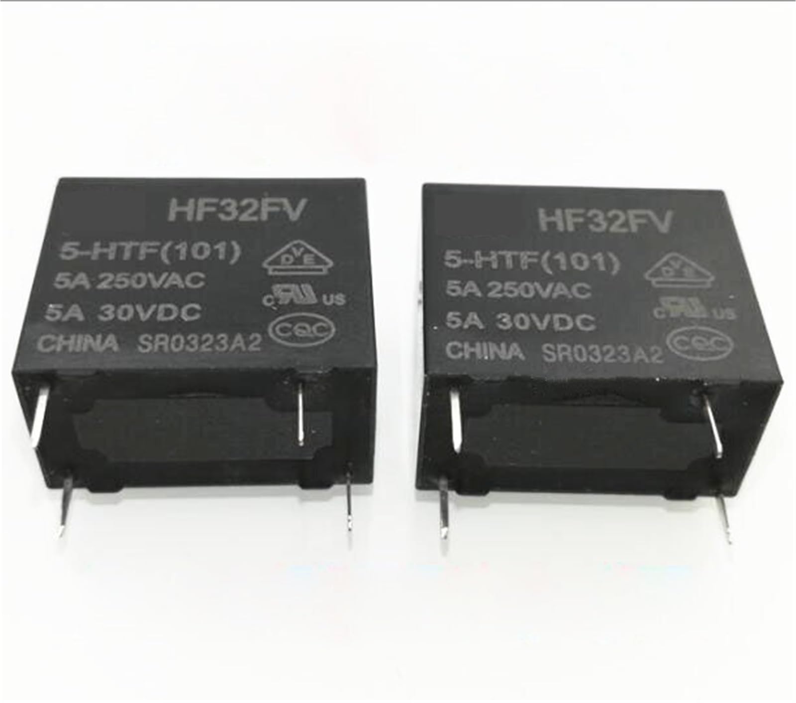 Relé de 5V HF32FV-5-HTF con aislamiento total y alta capacidad de corte de 5A
