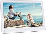 【Energieeffizienter Bewegungssensor 】 Der digitale Bilderrahmen schaltet sich automatisch ein, wenn Sie sich einer Entfernung von 3 m nähern, und aus Gründen der Energieeffizienz automatisch aus, wenn Sie sich außerhalb der Reichweite befinden. (Die automatische Abschaltzeit hängt von Ihren Einstellungen ab.)