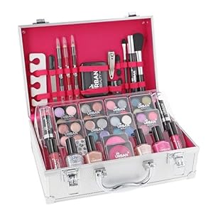 LOVE URBAN BEAUTY Oogverblindende make-upkoffer – 60-delige make-up- en nagelset voor tieners – Elegante Zilveren Doos – Compact en lichtgewicht ontwerp – Reisvriendelijke make-upset voor dames