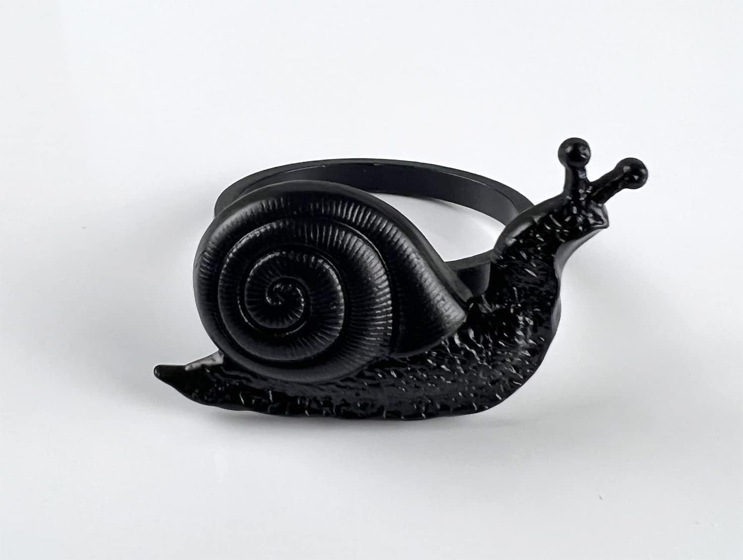 Fennco Styles Nature's Touch Snail Metal Napkin Rings, Set of 4 – Black Napkin Holders for Family Dinner, Themed Party, Table Décor, Banquets, Holidays and Special Occasion