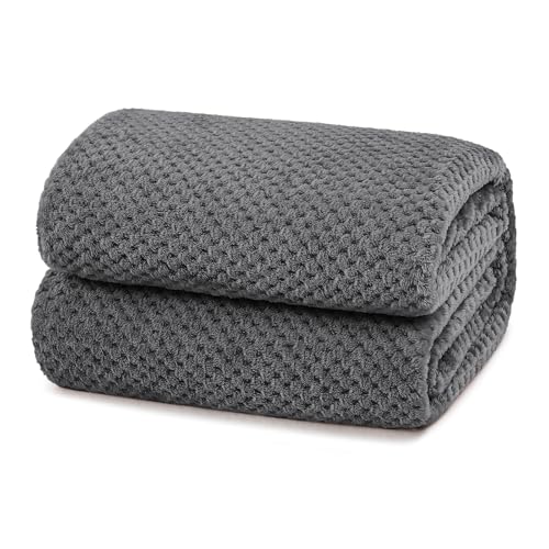 Yebeda Plaid Couverture Polaire, Jeté de Canapé en Flanelle, Gris Foncé 150 x 200 cm, Couverture de Lit Doux et Chaud pour Toutes Les Saisons