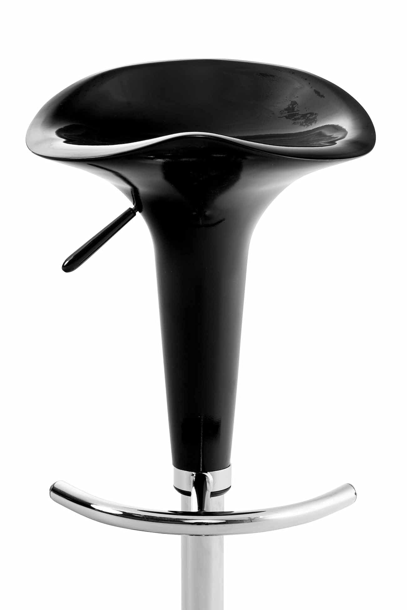 CLP Barhocker Saddle mit drehbarem Kunsttoffsitz und Fußablage I Höhenverstellbarer Hocker mit Metallgestell in Chrom-Optik | Farbe schwarz