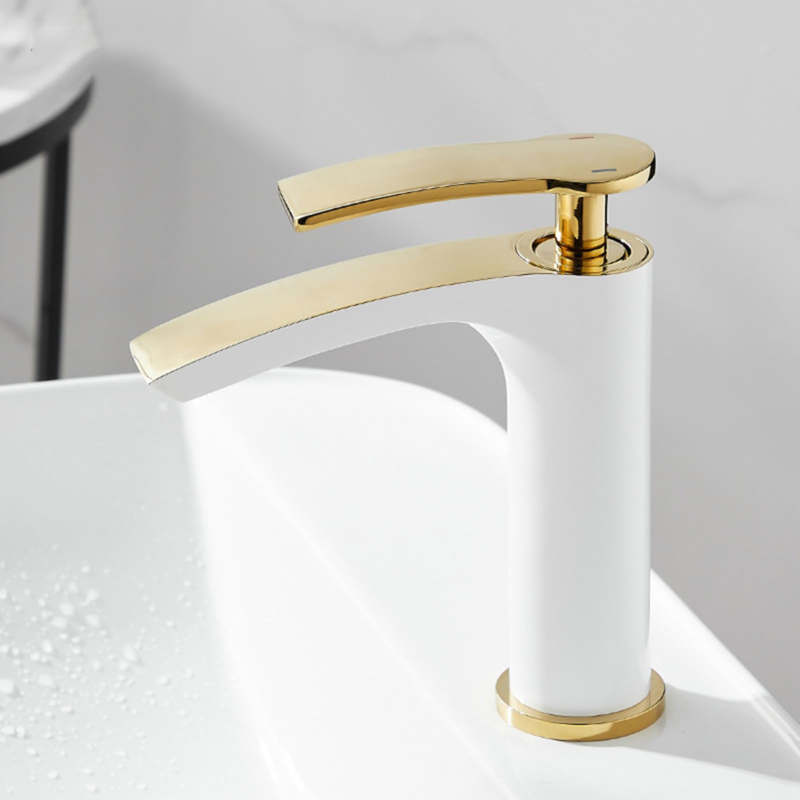 Mitigeur chaud et froid cascade pour luminaire de lavabo de salle de bain chic blanc et or