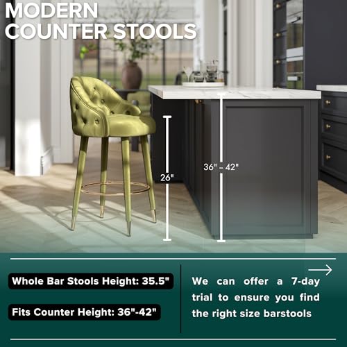 Butacos Tapizados con Acabado Botoncito, Altura 26", Set de 2, Terciopelo Verde con Reposapiés Dorado para Isla de Cocina y Bar miniatura 2