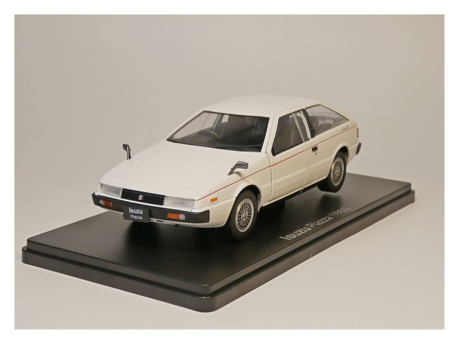 Amazon | ミニカー スケールモデルカー 1/24いすゞピアッツァ1981ダイ