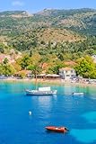 AluVerbund-Bild 50 x 80 cm: Bunte Häuser des Dorfes Assos und Boote auf dem Meer, Insel Kefalonia, Griechenland (92763974)