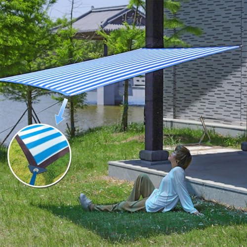 Toldo con ojales y tela azul y blanca que soluciona la falta de sombra en el jardín 8