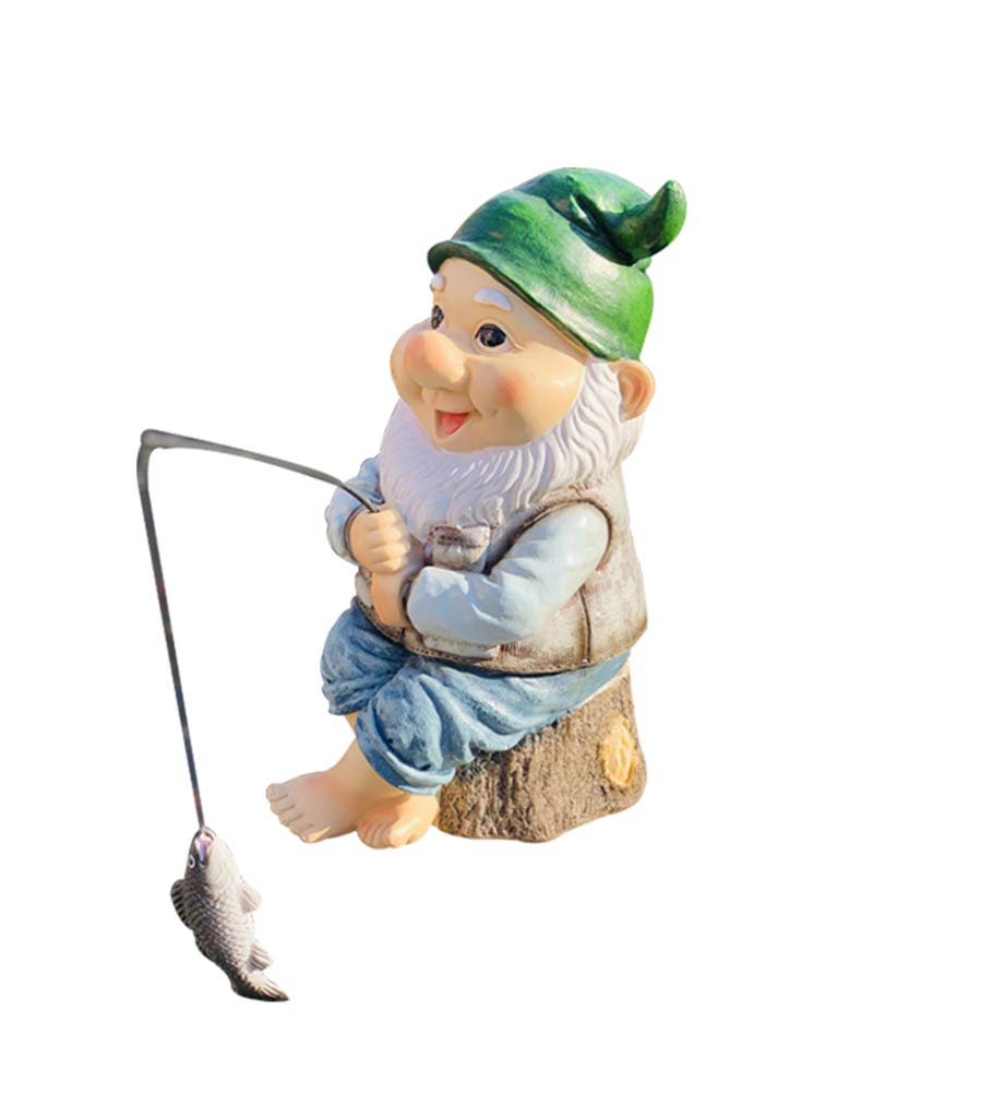 Décoration créative extérieure avec ce nain de jardin pêcheur pour animer vos parterres