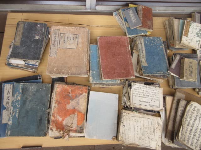 ● 古文書 冊子 大量 まとめて 和紙 ジャンクジャーナル 一閑張り 時代物 Amazon.co.jp: 初心出し、和本、古文書、、120冊、まとめて、未