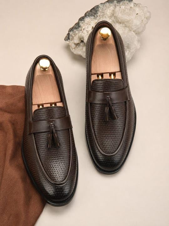 Image of NARKI Men's Black Textured Leather Tassel Loafers - Stylish Slip-On Formal Shoes for Office