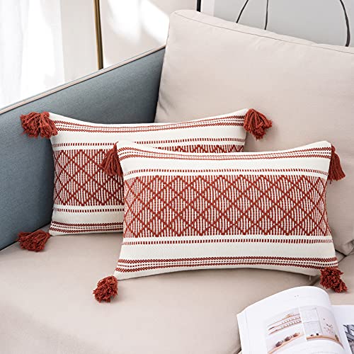 Juego de 2 Funda de Cojín Boho Tejida Moderna con Borlas, Fundas Cojines Rectangulares Jacquard Geométrico para Sofá Silla Cama Sala de Estar Dormitorio Oficina 30x50cm, Rojo y Blanco Cover