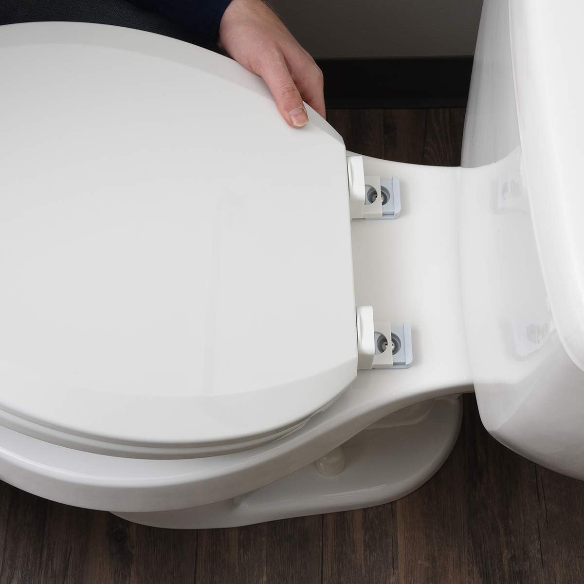 Amazon Basics AB-T102-R-W-2 Quick-Install Soft-Close Toilet Seat, Round, White, 2-Pack