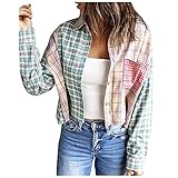 La chaqueta a cuadros está hecha de tela cómoda y agradable al tacto.