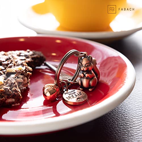 FABACH Eichhörnchen Schlüsselanhänger Skippy mit Gravur - Niedlicher Eichhörnchen Schlüsselanhänger - Eichhörnchen Glücksbringer als Motivation Geschenk für Freundin - Follow your Dreams