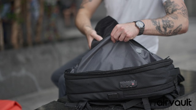AirVault HyperVault Koffer Mit Vakuum-Kompressionssystem – 50,8 Cm, TSA-Schloss, USB-Anschluss, Bis 60 L Erweiterbar