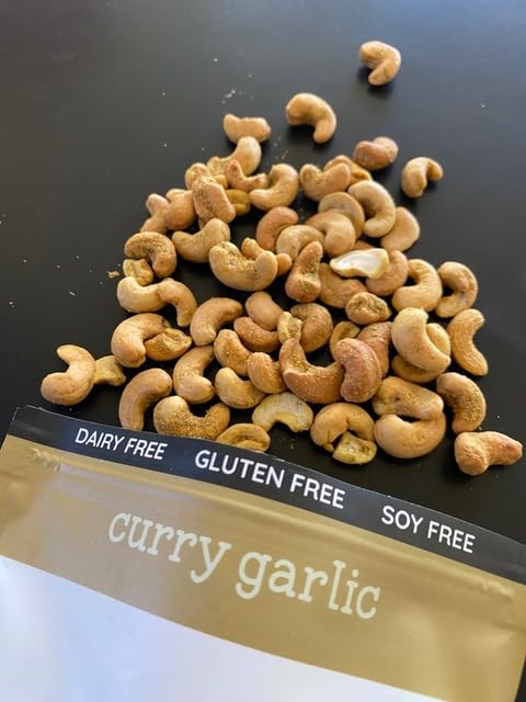 Miniatura 3 de Mr. Dewie's Anacardos tostados orgánicos enteros con sabor único (ajo al curry) - bolsa de 8 onzas