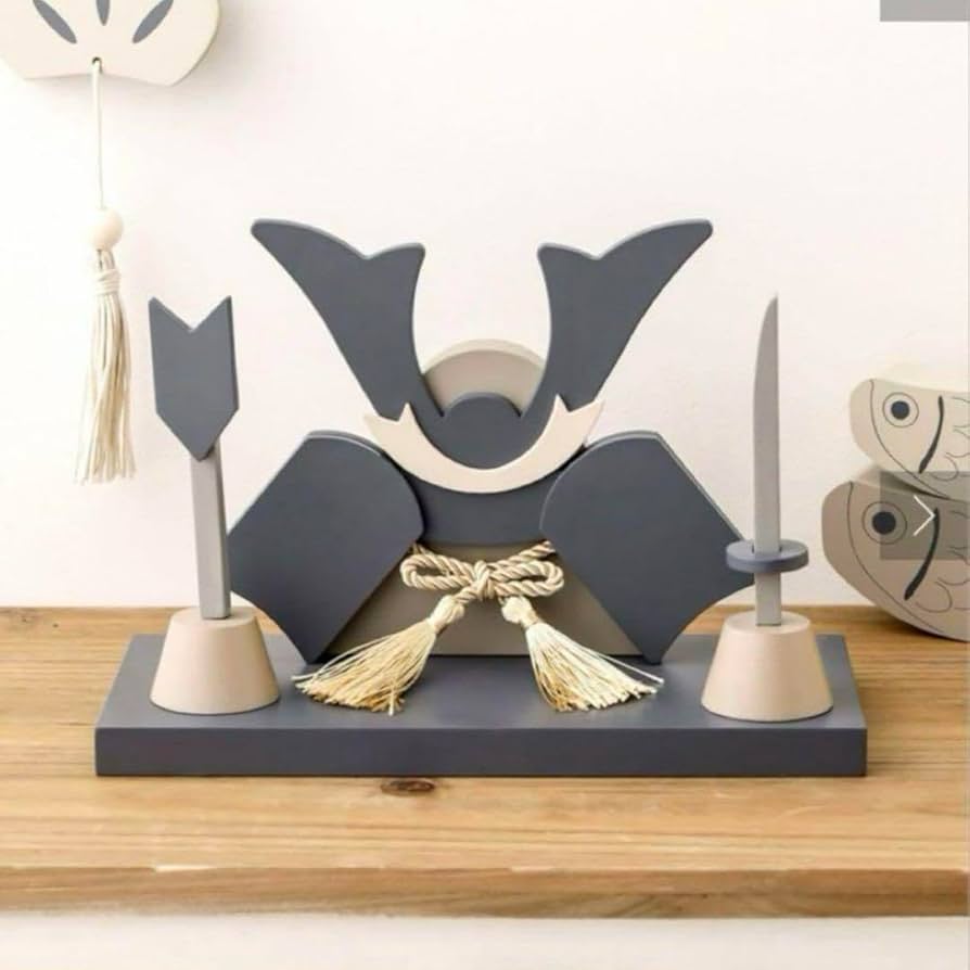 スリコ　こどもの日　兜　木製　5月人形　スリーズ　セット　オブジェ Amazon.co.jp: 3coins スリーコインズ 兜 こどもの日 オブジェ