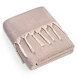 EIGNET PERFEKT ALS GESCHENK - Der Überwurf für Couch von Dreamzie mit Zackenmuster ist in 5 Farbenerhältlich: schwarz, Tagesdecke grau, Kuscheldecke beige, Lachsfarben, hell blau. Die flauschige Baumwoll Decke ist das optimale Geschenk Frau, entweder einzeln oder als Teil eines Wellness Set für Frauen zum Geburtstag oder für Weihnachten. Wählen Sie aus einer Tagesdecke 220x240 (große Decke) oder Sofadecken 150x200 cm.
