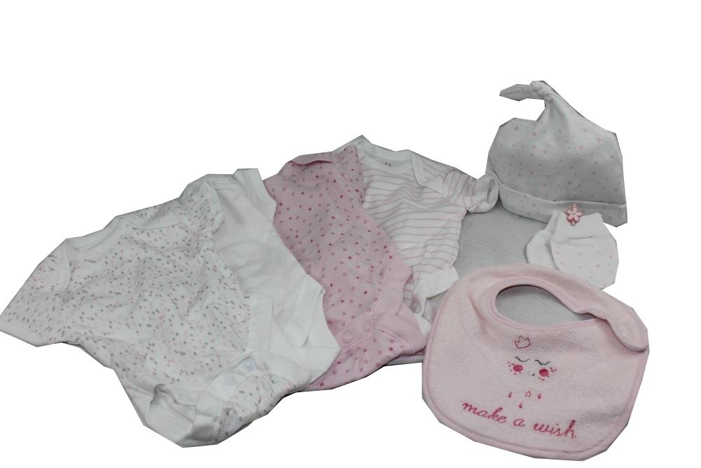 DRW - Korb - Geschenkkorb für Neugeborenes Mädchen mit Kleidung, Bad-Set und Fotoalbum