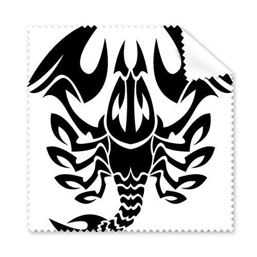 Écran téléphone propre avec le chiffon pour lunettes Scorpion motif zodiaque