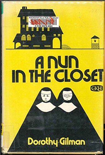 A Nun in the Closet [Large Print] 0816162964 Book Cover