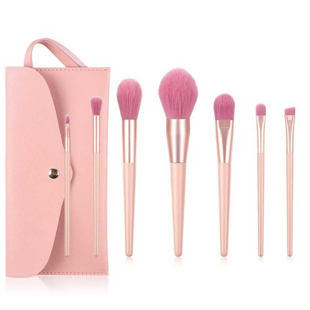 Pinceau de maquillage pour un regard parfait du matin au soir avec la trousse nomade