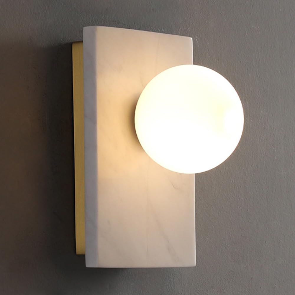 Aplique de pared de mármol verde y latón con globo de vidrio blanco para tocador