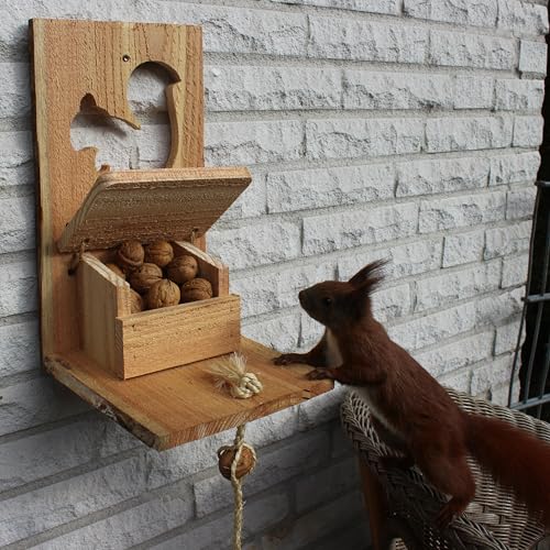 Eichhörnchen-Futterhaus mit Klappe – Tiergerechte, besonders große Futterstation aus Holz mit Seil für akrobatischen Spaß