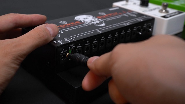 Alim STRICH SPS-60 Pour Pédales Guitare - 10 Sorties Isolées - 9V/12V/18V - Parfait Pour Scène Et Studio