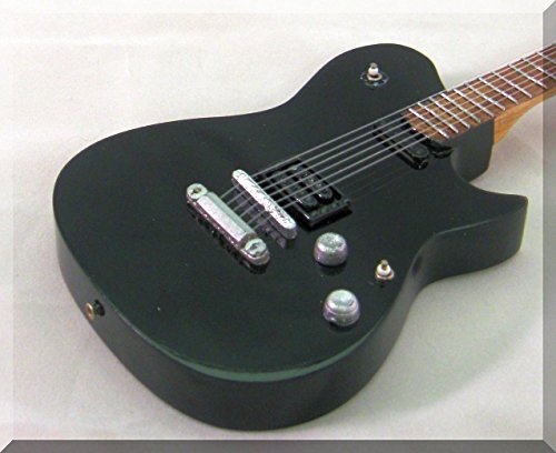 MATT BELLAMY Guitare Miniature avec médiator Muse - Les Beatles, Paul McCartney, John Lennon, RIngo Starr, George Harrison MATT BELLAMY Guitare Miniature avec médiator Muse – Image 4
