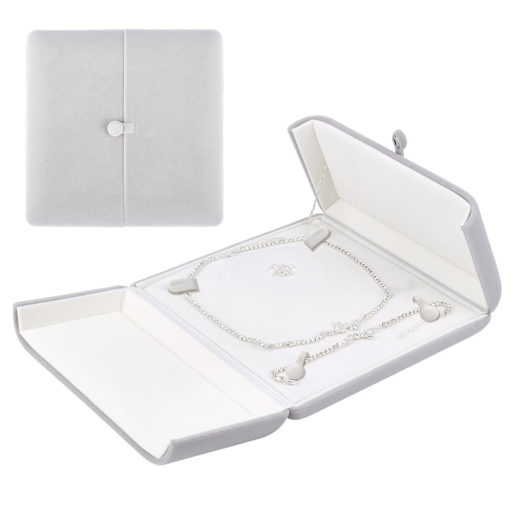 Collier de grosses perles présentoir à bijoux gris clair et coffret pour bagues