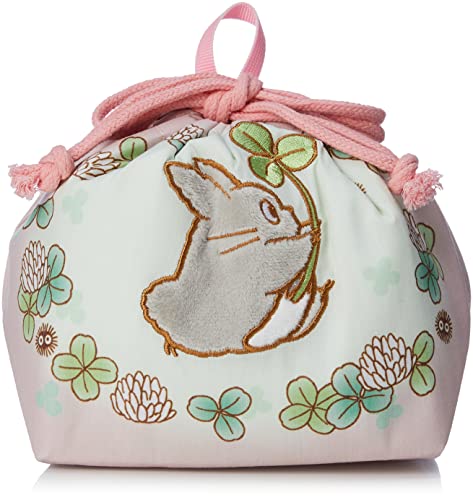 丸眞 お弁当袋 マチ付き巾着 となりのトトロ クローバーをもって となりのトトロ 入園入学グッズ 入園入学準備 保育園 幼稚園 小学校 男の子 女の子 H17×W26×D12cm 1025011200