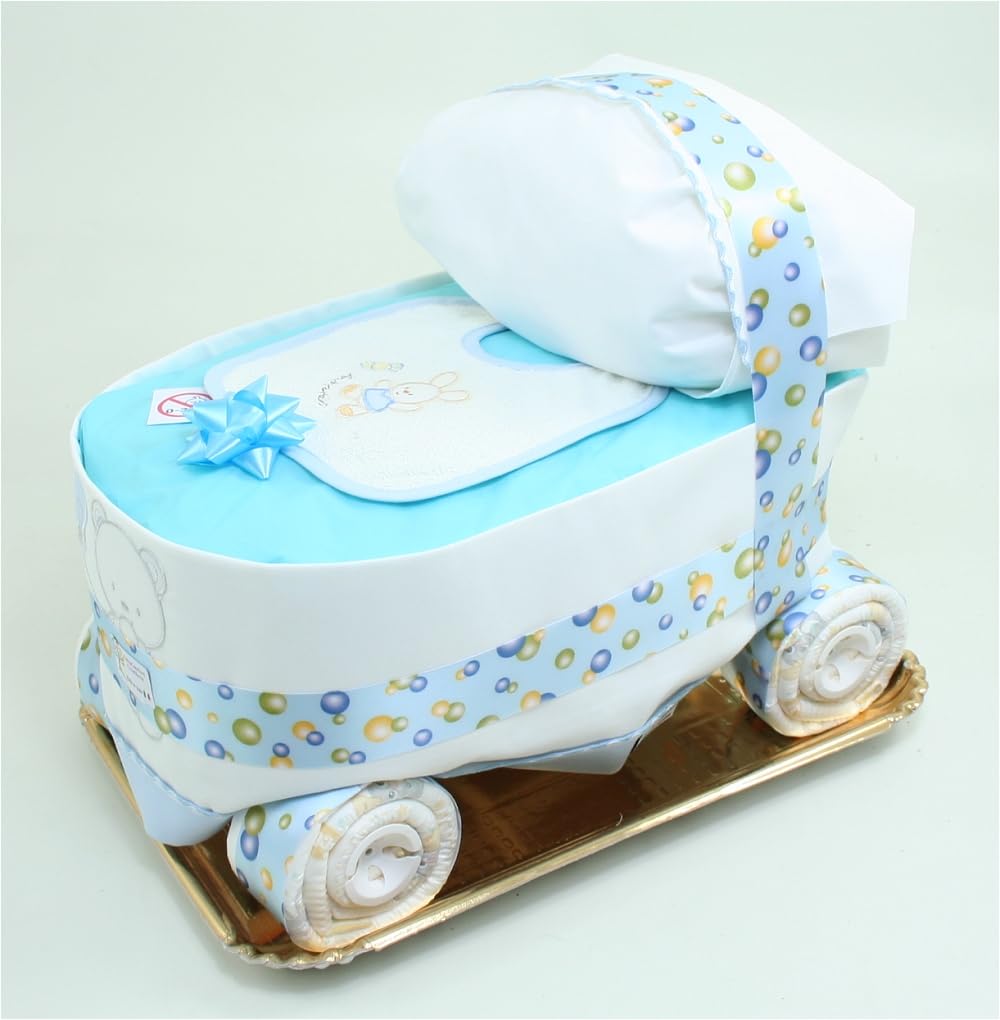 Torta di Pannolini Carrozzina Azzurra con 48 pannolini 3/6 kg, parure lenzuolini da carrozzina, bavaglia e prodotti di cosmesi di qualità. Made in Italy